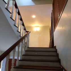 Cho Thuê Nhà Út Tịch, P.4, Q.Tân Bình, DT:10x20m, trệt, 2 lầu