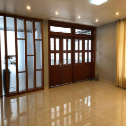 Cho Thuê Nhà Út Tịch, P.4, Q.Tân Bình, DT:10x20m, trệt, 2 lầu