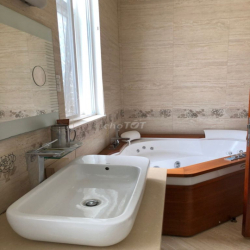 Cho Thuê Nhà Út Tịch, P.4, Q.Tân Bình, DT:10x20m, trệt, 2 lầu