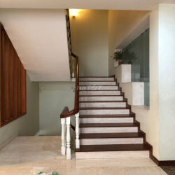 Cho Thuê Nhà Út Tịch, P.4, Q.Tân Bình, DT:10x20m, trệt, 2 lầu
