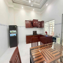 Nhà 2 lầu 4pn full nội thất KDC Hồng Phát