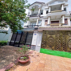 Nhà 2 lầu 4pn full nội thất KDC Hồng Phát
