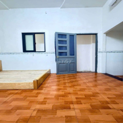 Căn hộ phòng trọ rộng, thoáng mát, giờ giấc tự do, tầng trệt,máy lanh