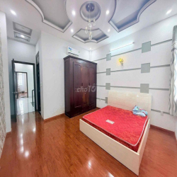 Nhà 2 lầu 4pn full nội thất KDC Hồng Phát