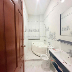 Nhà 2 lầu 4pn full nội thất KDC Hồng Phát