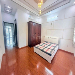 Nhà 2 lầu 4pn full nội thất KDC Hồng Phát
