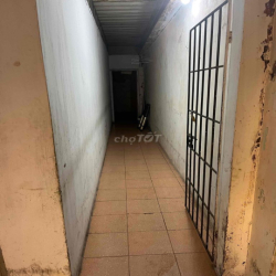 Cho thuê phòng trọ mặt đất ở hoặc làm kho phòng kép kín giá chỉ 2,5t