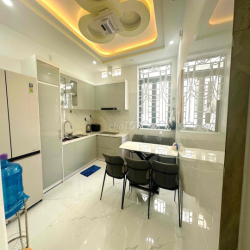 CHO THUÊ NHÀ GÓI 7 MỸ GIA ĐỐI DIỆN SÂN BANH, NHÀ MỚI GIÁ 25TR/THÁNG