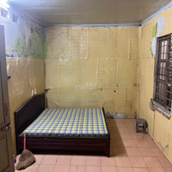 Cho thuê phòng trọ mặt đất ở hoặc làm kho phòng kép kín giá chỉ 2,5t