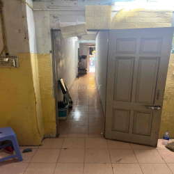 Cho thuê phòng trọ mặt đất ở hoặc làm kho phòng kép kín giá chỉ 2,5t
