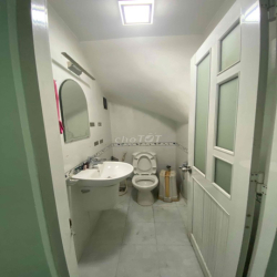 nguyên căn hẻm cmt8 (3,5x12m 2 lầu 3pn 3wc, nhà đẹp)