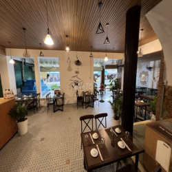 NGUYÊN CĂN 10M X 20M TRỆT 2 LẦU, SÂN THƯỢNG