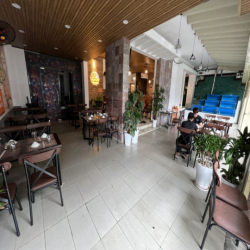 NGUYÊN CĂN 10M X 20M TRỆT 2 LẦU, SÂN THƯỢNG