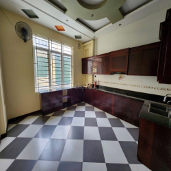 Nhà phân lô ngõ 106 Hoàng Quốc Việt - Diện tích 65m x 5 tầng, 27 triệu