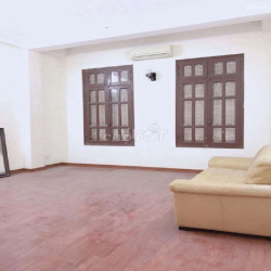 Nhà phân lô ngõ 106 Hoàng Quốc Việt - Diện tích 65m x 5 tầng, 27 triệu