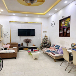 CHỈ 5,6 TỶ SỞ HỮU CĂN NHÀ PHỐ MẶT ĐƯỜNG HỒNG BÀNG TTTTP NHA TRANG