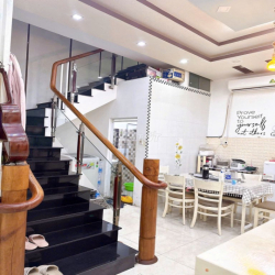 CHỈ 5,6 TỶ SỞ HỮU CĂN NHÀ PHỐ MẶT ĐƯỜNG HỒNG BÀNG TTTTP NHA TRANG