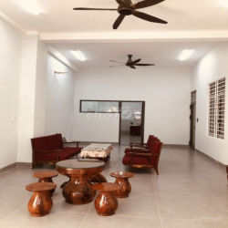 CHO THUÊ TẦNG TRỆT MẶT TIỀN ĐƯỜNG Y BIH ALEO DT 90M2