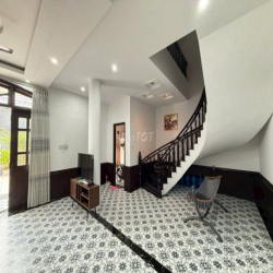 Biệt thự SHR, full nội thất, 197m2 đất, 5PN, gần biển