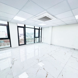 Chính chủ cho thuê VP mới, ngõ to 31 Hoàng Cầu, 45m2 giá 10 tr