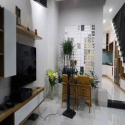 Cho thuê nhà nguyên căn sát Vạn phúc city 210m - oto đậu trong sân nhà