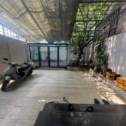 Cho thuê nhà nguyên căn sát Vạn phúc city 210m - oto đậu trong sân nhà