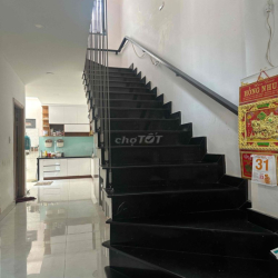 Cho thuê nhà nguyên căn sát Vạn phúc city 210m - oto đậu trong sân nhà