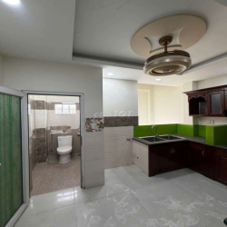 Cho thuê nhà mới MTNB có thang máy dt 4*18m