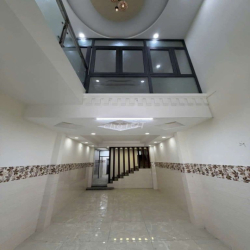 Cho thuê nhà mới MTNB có thang máy dt 4*18m