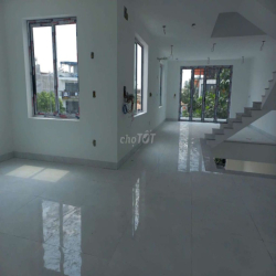 Cần cho thuê nhà mặt tiền đường Dương Thị Giang .DT.10 x 28.nhà mới