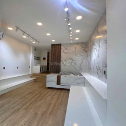 Cho thuê mặt bằng Lê Quang Định - Phạm Văn Đồng (1 trệt +3 lầu: 133m2)
