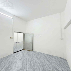 Nhà mới 2 phòng hẻm 234 Hoàng Quốc Việt