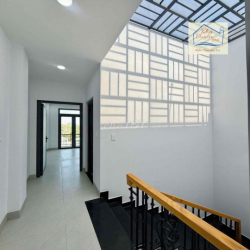 Nhà mới 2 lầu đường nhựa thông chỉ 8tr/ tháng