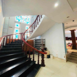 Biệt thự sân vườn 1500m2 hẻm xe hơi gần đường Lã Xuân Oai Q.9