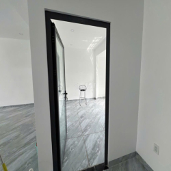 Cho thuê nhà trệt lửng 2 lầu sàn trống đường Nguyễn Thanh Sơn Quận 2