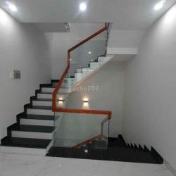 CHO THUÊ NHÀ 1 TRỆT 2 LẦU GIÁ RẺ, KHU DÂN CƯ VIP
