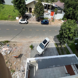 Cho thuê nhà trệt lửng 2 lầu sàn trống đường Nguyễn Thanh Sơn Quận 2