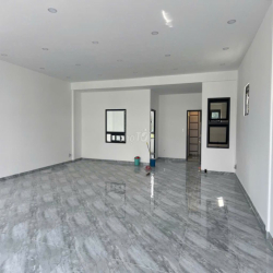 Cho thuê nhà trệt lửng 2 lầu sàn trống đường Nguyễn Thanh Sơn Quận 2