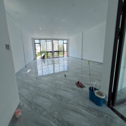 Cho thuê nhà trệt lửng 2 lầu sàn trống đường Nguyễn Thanh Sơn Quận 2