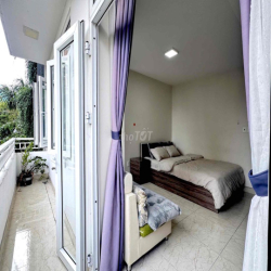 Phòng ban công Phú Nhuận