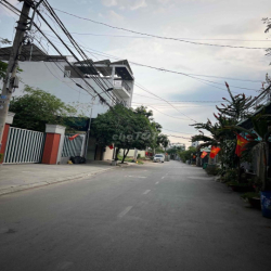 Cho Thuê Nhà Sân Rộng DT 10x14m 1Trệt 1Lầu 4Pn 1Wc Hẻm Xe Tải Sát GV