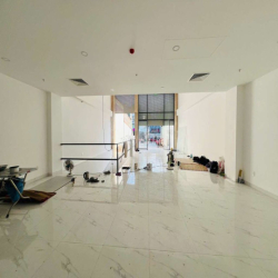 CHO THUÊ TÒA NHÀ MT UNG VĂN KHIÊM, 8.8X40M, HẦM 6 TẦNG, MỚI 100%