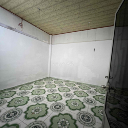 Cho Thuê Nhà Sân Rộng DT 10x14m 1Trệt 1Lầu 4Pn 1Wc Hẻm Xe Tải Sát GV