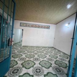 Cho Thuê Nhà Sân Rộng DT 10x14m 1Trệt 1Lầu 4Pn 1Wc Hẻm Xe Tải Sát GV