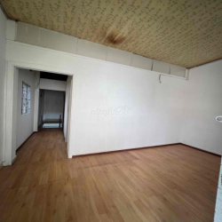 Cho Thuê Nhà Sân Rộng DT 10x14m 1Trệt 1Lầu 4Pn 1Wc Hẻm Xe Tải Sát GV