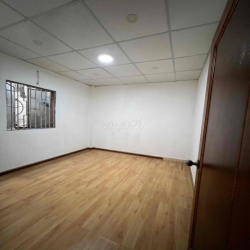 Cho Thuê Nhà Sân Rộng DT 10x14m 1Trệt 1Lầu 4Pn 1Wc Hẻm Xe Tải Sát GV