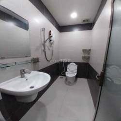 Cho nữ thuê phòng trọ cao cấp, có hồ bơi.