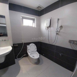 Cho nữ thuê phòng trọ cao cấp, có hồ bơi.