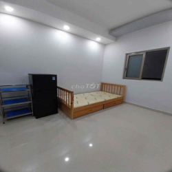 Cho nữ thuê phòng trọ cao cấp, có hồ bơi.