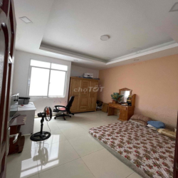 cho thuê nhà 3 Tầng hẻm xe hơi full nội thất sát Lê Văn Việt